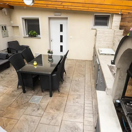 Hiša za goste Kanalec 2*