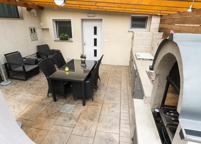 Hiša za goste Kanalec 2*